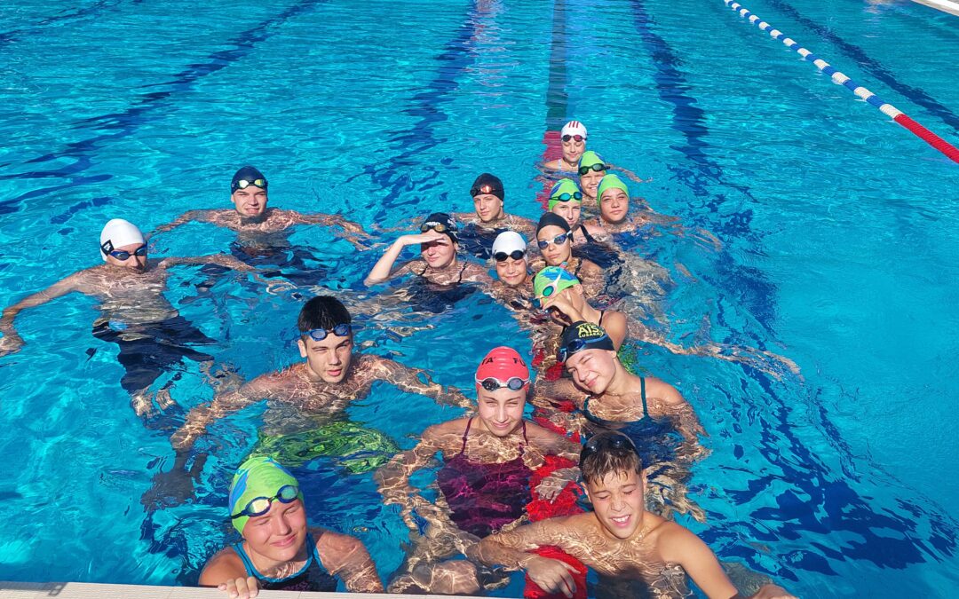 Prednosti plivanja za decu (fizičke, mentalne i socijalne koristi)