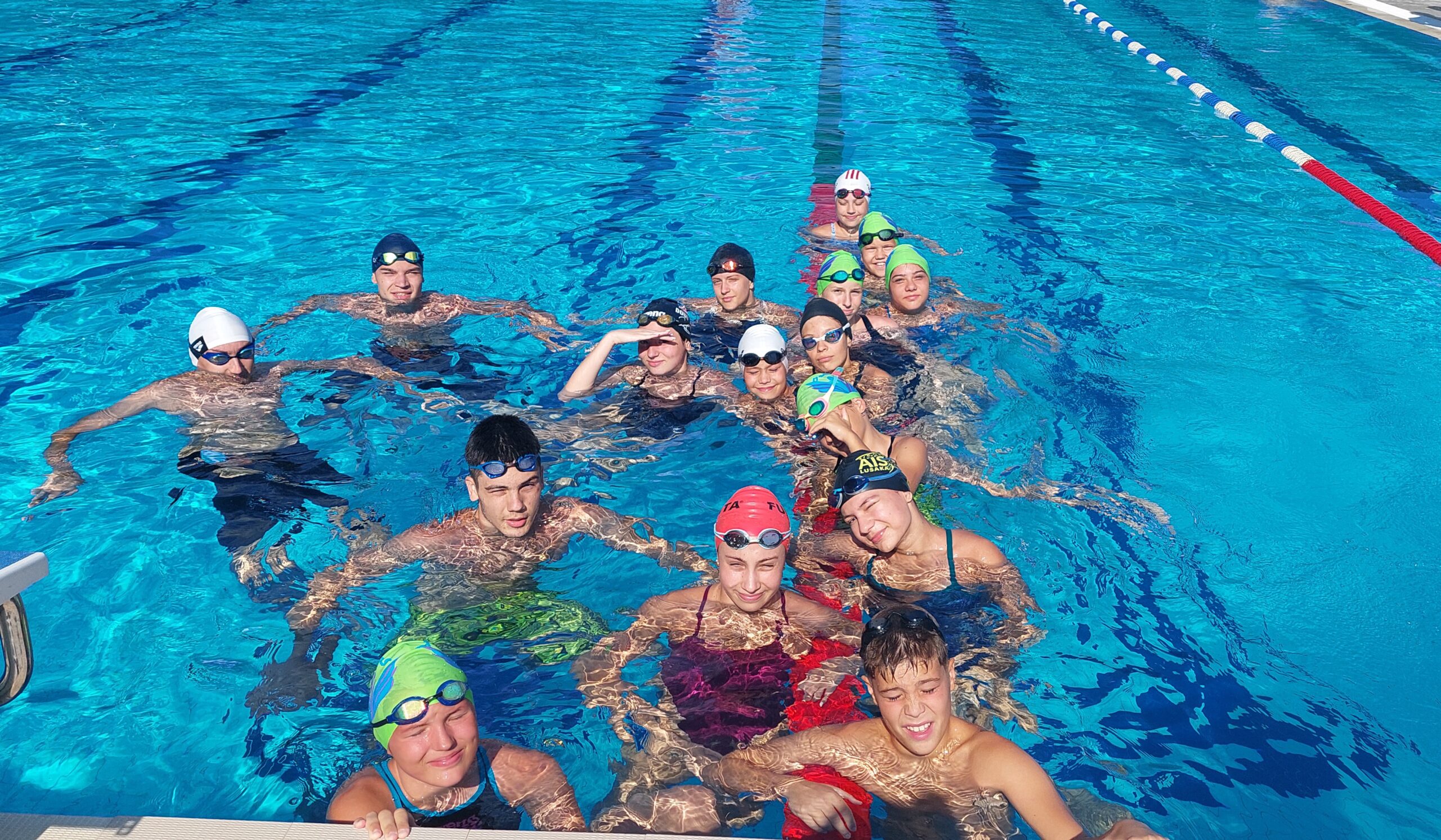 Prednosti plivanja za decu (fizičke, mentalne i socijalne koristi)