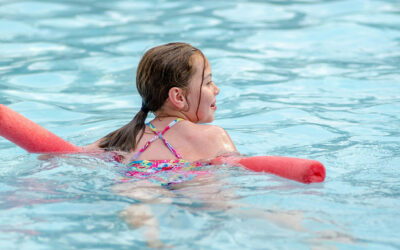 Kada je pravo vreme da dete počne da pliva? (Optimalan uzrast za školu plivanja)