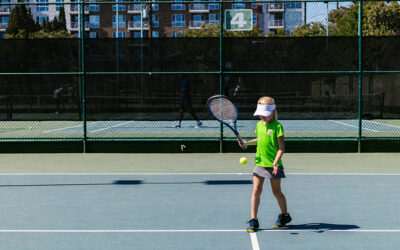 Zašto je tenis odličan sport za decu (razvoj veština kroz tenis)
