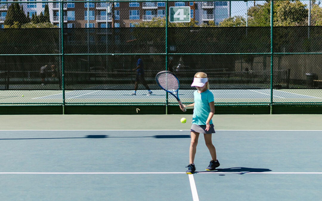 Zašto je tenis odličan sport za decu (razvoj veština kroz tenis)