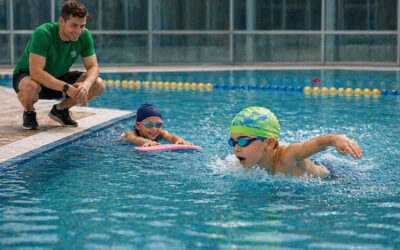 Rano učenje plivanja – prednosti za razvoj deteta